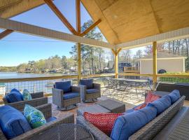 Georgia Vacation Rental on Jackson Lake with Dock โรงแรมในJackson