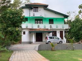 Hotel SunSet, B&B in Bulatgangoda