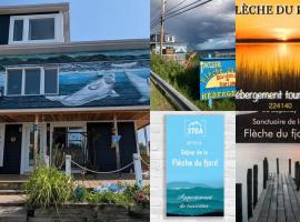 Suite 2 Flèche du fjord vue Saguenay Mont Valin, khách sạn biển ở Saint-Fulgence