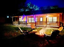 Cabin at Chitt's Creek, villa in Emory