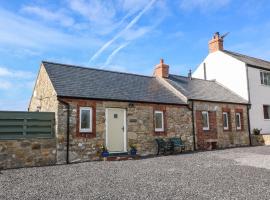 Pip's Barn, hotel with parking in Brynteg