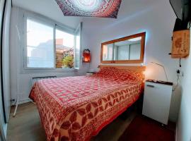 T2 cosy à la plage, terrasse vue sur mer et parking privatif، فندق في ناربون