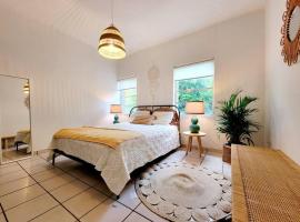 Tropical Charm Little Havana Calle Ocho 3