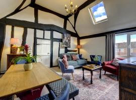 Loft Cottage by Spa Town Property - 2 Bed Tudor Retreat Near to Stratford-upon-Avon, Warwick & Solihull, hotel in Stratford-upon-Avon