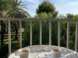 VILLA MARE - 2 beds with balcony, patio and pool and direct park access, hotel din Murcia