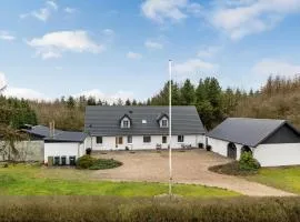 Gorgeous Home In Hejnsvig With Wifi