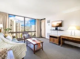 Beautiful Mountain View in Waikiki Sunset with Parking