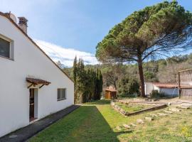 Casa con piscina cerca de Girona – hotel w mieście Girona