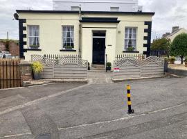 Buttercup Cottage, hotel in zona Murlough National Nature Reserve, Dundrum