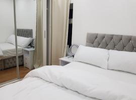 Elegant room In a private House, cheap hotel in Rotherham