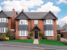 Large Modern 3 Bedroom House in Uttoxeter, Near Alton Towers, Great for Families, family hotel in Uttoxeter