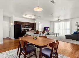 The Sophia: Riverwalk Loft