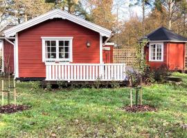 3 Bedroom Beautiful Home In Hemse, feriehus i Hemse