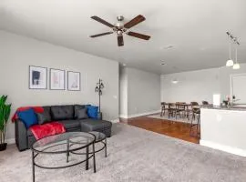 The Selena: Riverwalk Loft