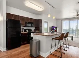 The Ladybird: Riverwalk Loft