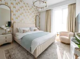 Modern & Chic 2bedroom with Balcony Dubai Creek
