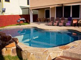 Home Away From Home (w/ Pool), hotel en San Antonio