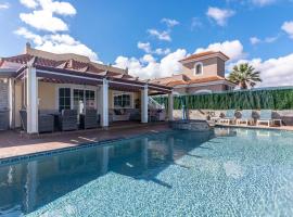 Comfortable family house with pool and jacuzzi, villa in Costa de Antigua