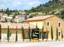 Le Hameau des Sources by Ateya, hotel with parking in Montbrun-les-Bains