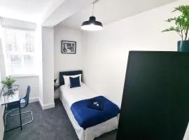 STYLISH 2 Bed APARTMENT WITH FREE PARKING, WIFI