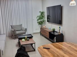 מהממת ומרווחת בגבעת שמואל, apartamento em Giv‘at Shemuʼel