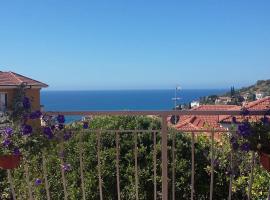 CASA MARIELLA San Lorenzo al mare, villa à San Lorenzo al Mare