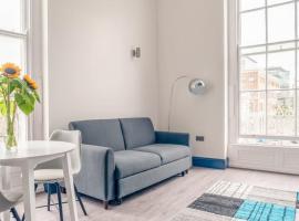 Central Dublin Apartment, отель в Дублине, рядом находится Gate Theatre