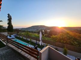 Elia Paradise Villa with Pool, hotelli Iraklionissa