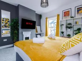 NEW! Stylish 2-bed home, in Chester by 53 Degrees Property, Ideal for Long Stays, Great location - Sleeps 6