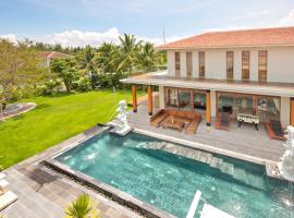 Deluxe Beach Villas by Danatrip, hotel perto de BRG Danang Golf Resort, Da Nang