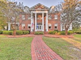 Gorgeous, Southern Home in Beautiful Cheraw, отель с удобствами для гостей с ограниченными возможностями в городе Cheraw