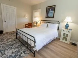 Updated & Comfy Bungalow with Parking Easy Access