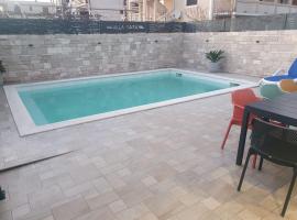 Villa Sara - POOL and near beach、ニンのホテル