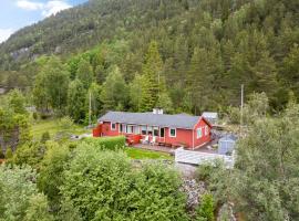 Holiday Home Pernilles hytte - FJS284 by Interhome, hotel with parking in Kyrkjebø