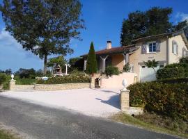 Maison de 2 chambres avec jardin a Lendou en Quercy a 7 km de la plage, vakantiehuis in Montlauzun