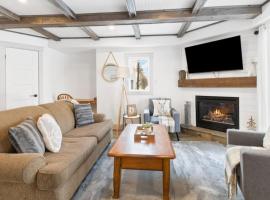 Collingwood Chalet Near Blue Mountain Slopes 39A