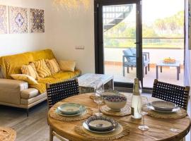 Sunny Luxury Apartment with two-level terrace, two swimming pools, next to golf course, hotel con campo de golf en Caleta de Fuste