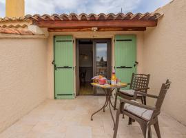 Apartment L'Aquilon by Interhome, hotel in Noves