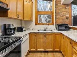 3 Level Ski Chalet 7BR w Deck, Sauna & Ping-Pong!