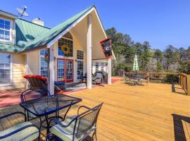 Waterfront Vacation Rental Home on Lake Sinclair!, hotel in Sparta