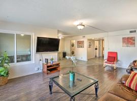 Convenient Inglewood Condo 1 Mile to SoFi!, hotel di Inglewood