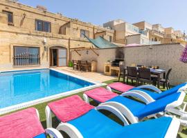 Ta Debora 3 bedroom Villa with private pool, hytte i Xagħra