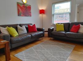 The Bath House Apartments - Free 1st breakfast - FREE parking, hotel near Oldfield Park Train Station, Bath