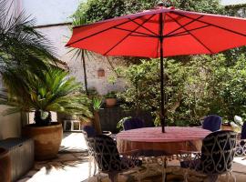 Agradable Cuarto de Hostal sobre el Centro, Valle, hotel in Valle de Bravo