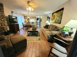 Forest view, log-sided two bedroom, two bath condo on Lake Ouachita, condo