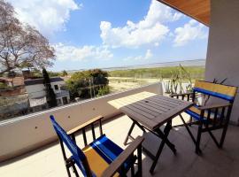 Departamento La Rambla en Costanera con vista al Río!, hotel in Vuelta del Paraguayo