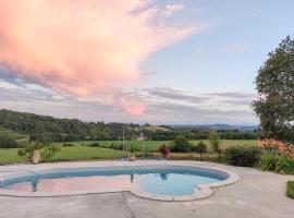 Gorgeous Home In Balansun With Outdoor Swimming Pool, hotel con parcheggio 