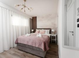 Aura Exclusive Apartment & Room, hotel cerca de Iglesia de San Donato, Zadar