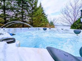 Artemis Lakehouse - Hot Tub, Lakefront & Racetrack, hotel em Saratoga Springs