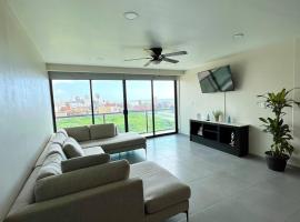 Luxury 2BR Condo (F) Rosarito, hotel in Rosarito